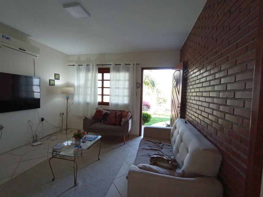 Casa para venda possui 202 metros quadrados com 4 quartos em Fragata - Pelotas - RS