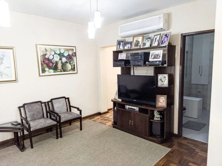 Casa à venda no Fragata, Pelotas/RS: 410 m² de terreno, 220 m² de área útil, 2 dormitórios (2 suíte