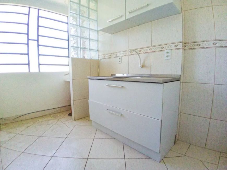 Apto 2 dorms à venda no Fragata, Pelotas/RS. Área útil: 56,78m². 1 sala, 1 banheiro. Armário na coz