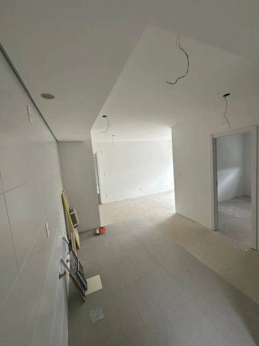 Apartamento à venda, Fragata, Pelotas, RS. 50,19 m², 2 dormitórios, 1 banheiro, 1 vaga, sacada, and