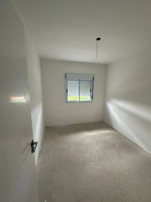 Apartamento à venda, Fragata, Pelotas, RS. 50,19 m², 2 dormitórios, 1 banheiro, 1 vaga, sacada, and