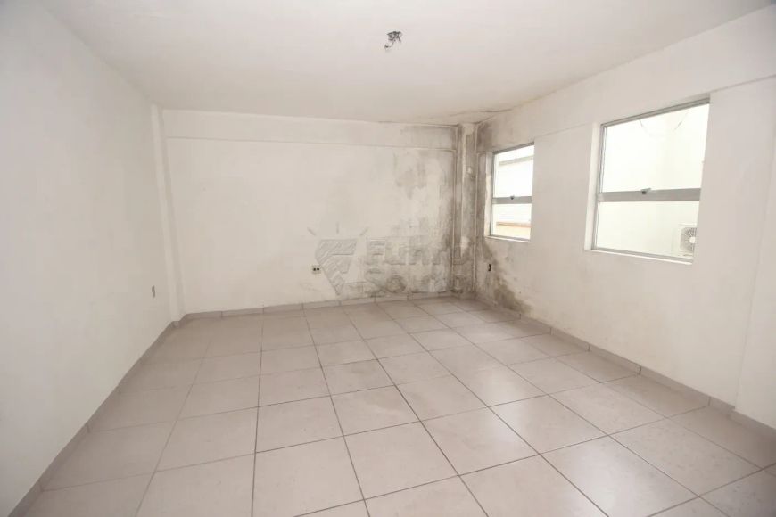 Comercial Sala em Condomínio em Pelotas
