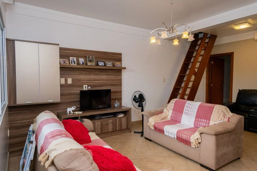 Casa à venda no Fragata, Pelotas, RS, 175 m², piscina, hidromassagem, área gourmet, sacadas, ar-con