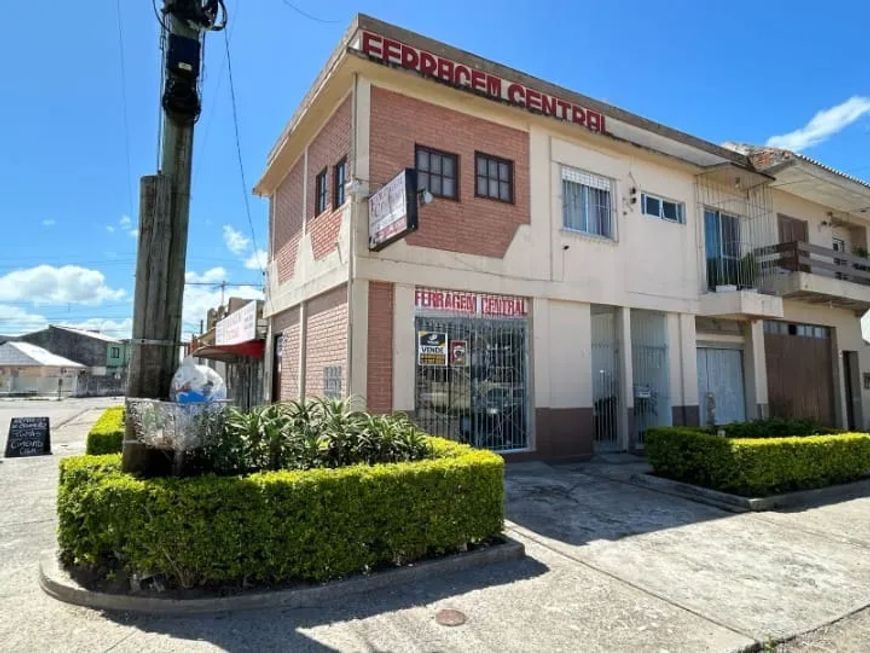 Sobrado à venda, Fragata, Pelotas – 180m², 3 dormitórios, 2 salas, 3 banheiros, 3 vagas, lareira, c