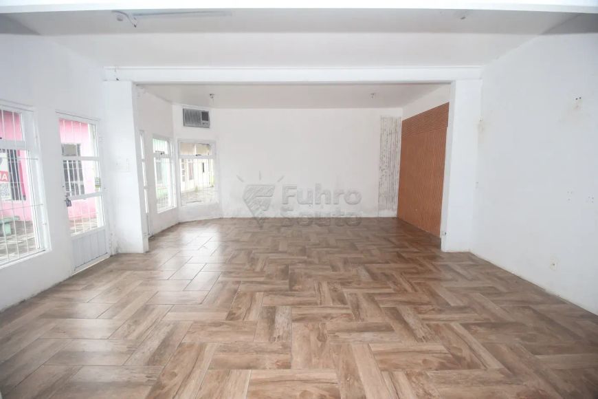 Aluguel de Sala Comercial no Centro Comercial Guabiroba - Espaço Diferenciado para Seu Negócio!