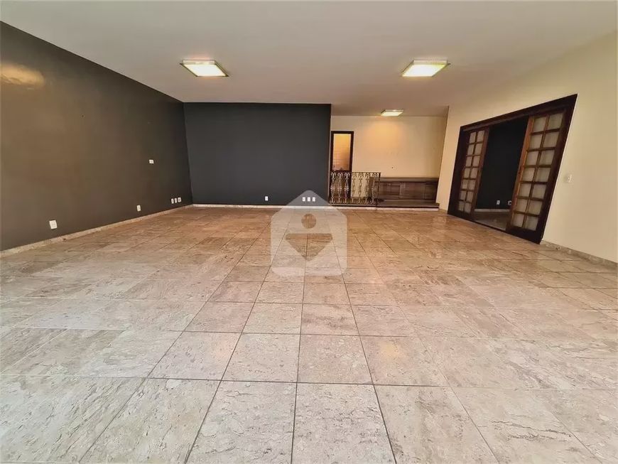 Excelente apartamento a uma quadra da praia com 3 quartos, escritório, sala de TV, com 280m² - Copac