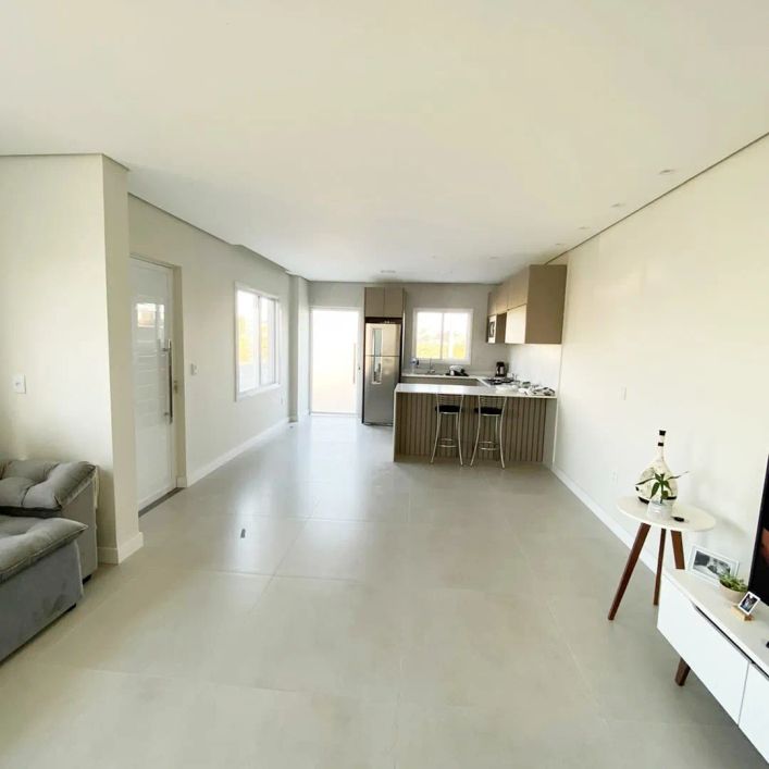 Casa à venda no bairro Liberdade, Três Vendas, Pelotas, RS, com 2 dormitórios, acabamento de alto p