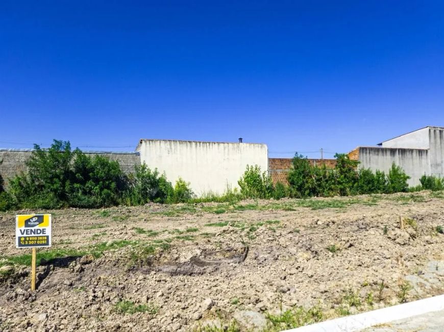Oportunidade! Terreno à venda na Três Vendas, Pelotas/RS, com 162 m² e pavimentação, ideal para seu
