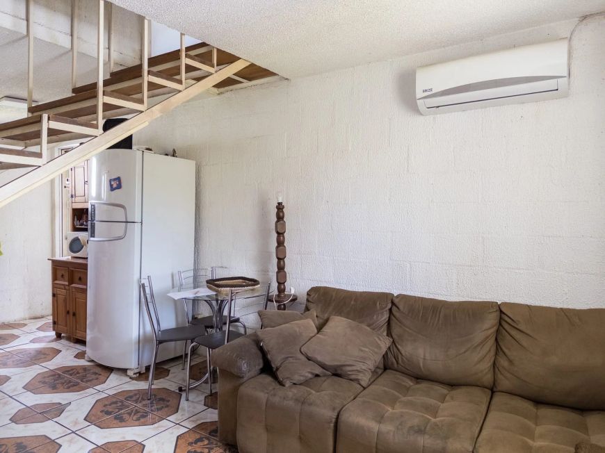 Sobrado à venda no Fragata, Pelotas, Residencial Pinheiro. 2 quartos, 3 vagas, ar condicionado, lav