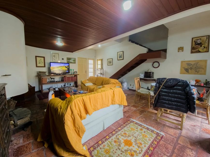 Sobrado à venda em Simões Lopes, Pelotas/RS: 3 dormitórios, sala, cozinha, lavanderia, área útil de