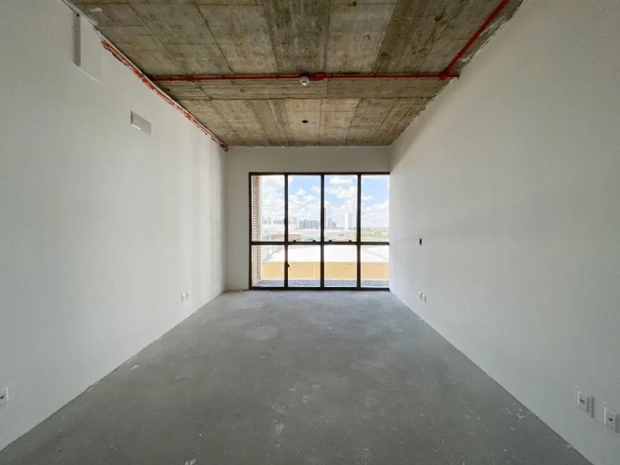 Sala de 26,02 m² à venda ou aluguel no Areal, Pelotas/RS. Infraestrutura com elevador. Piso em cont