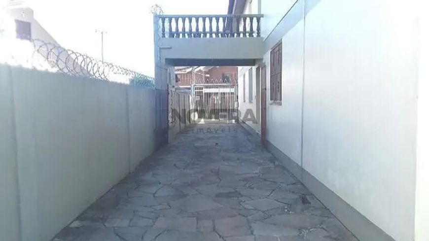 Apartamento semimobiliado com 3 dormitórios nas Três Vendas