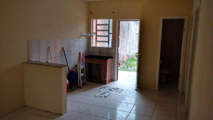 OCULTO Casa à venda no Fragata, Pelotas, RS, 400 m² de área total, 2 quartos, amplo pátio, 6 vagas
