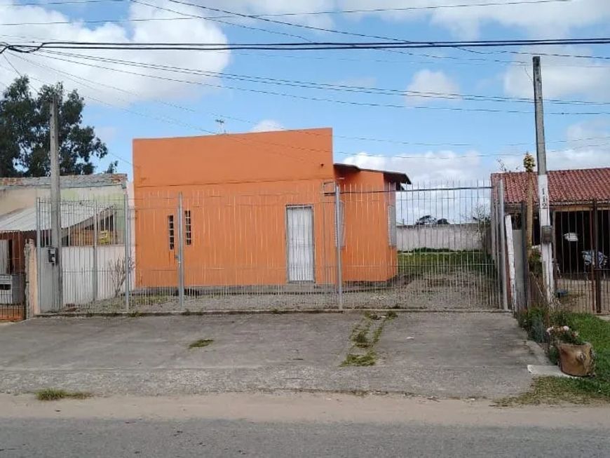 OCULTO Casa à venda no Fragata, Pelotas, RS, 400 m² de área total, 2 quartos, amplo pátio, 6 vagas