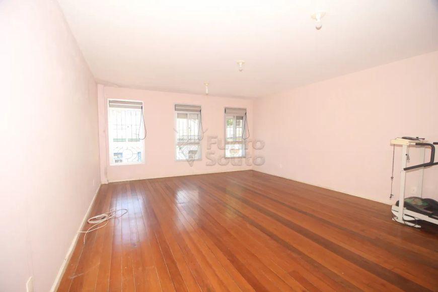 Casa Ampla para Locação no Centro de Pelotas - Ideal para Residência ou Comércio