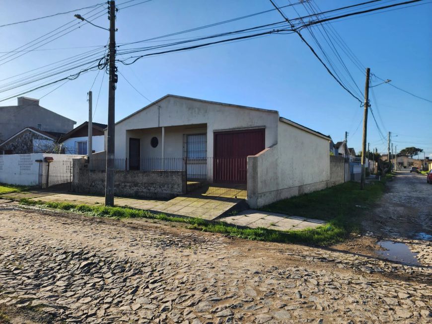 Casa com 2 dormitórios à venda, na Cohab Fragata em Pelotas/RS. Agende sua visita conosco! UP Imóve