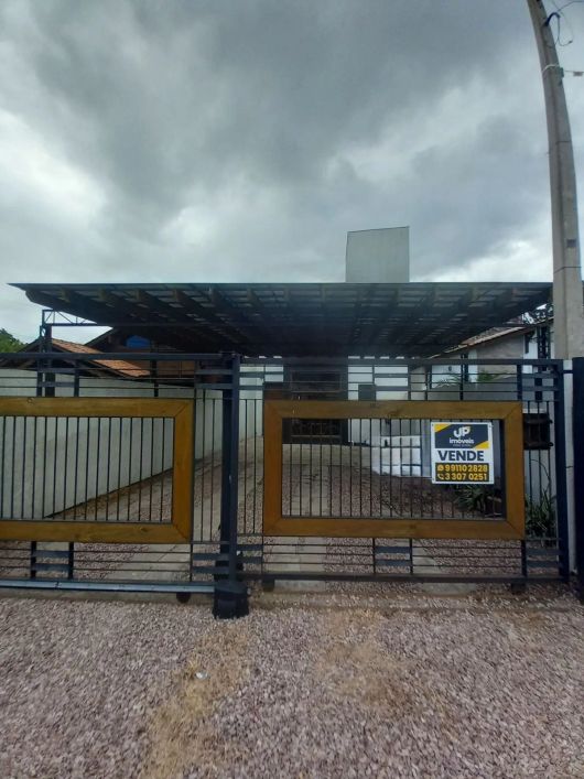 Sobrado à venda, Laranjal, Pelotas, RS, 130 m², 3 dormitórios, 2 banheiros, 2 vagas de garagem, com