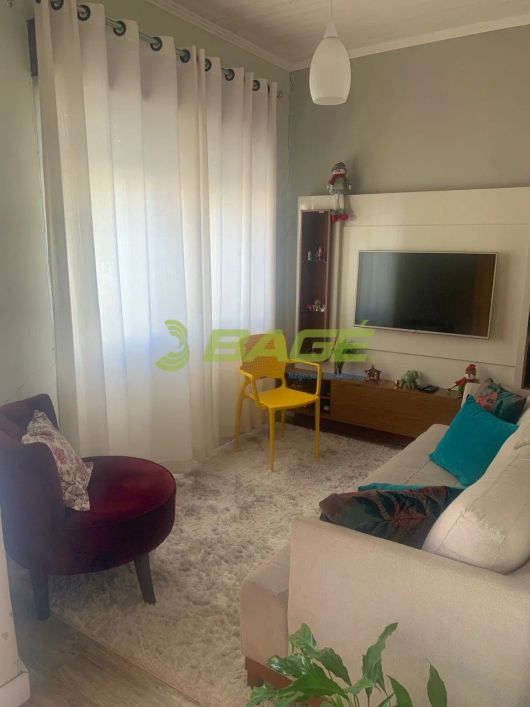 Casa central, próximo ao Colégio Pelotense