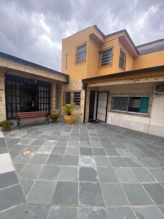 **OCULTO DO SITE Casa com 2 dormitórios à venda por R$ 795.000 no Areal em Pelotas/RS. Agende sua v
