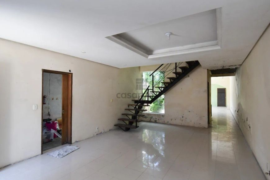 Casa à Venda Centro