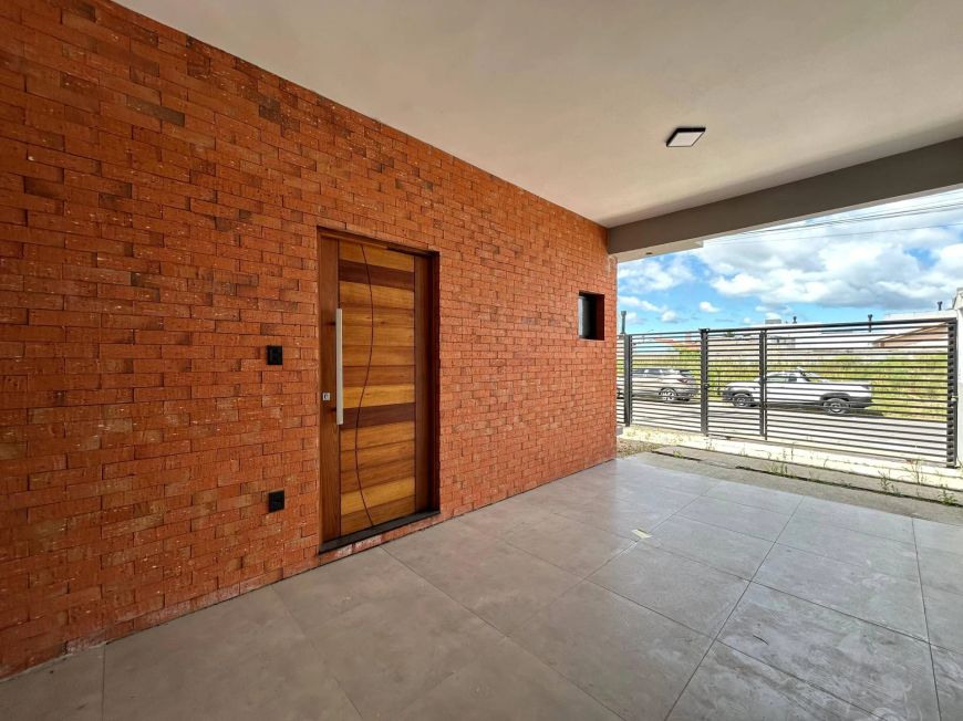 Casa à venda no Areal, Pelotas, RS - 175 m², 3 dormitórios, 2 suítes, 3 banheiros, 2 vagas, com chu