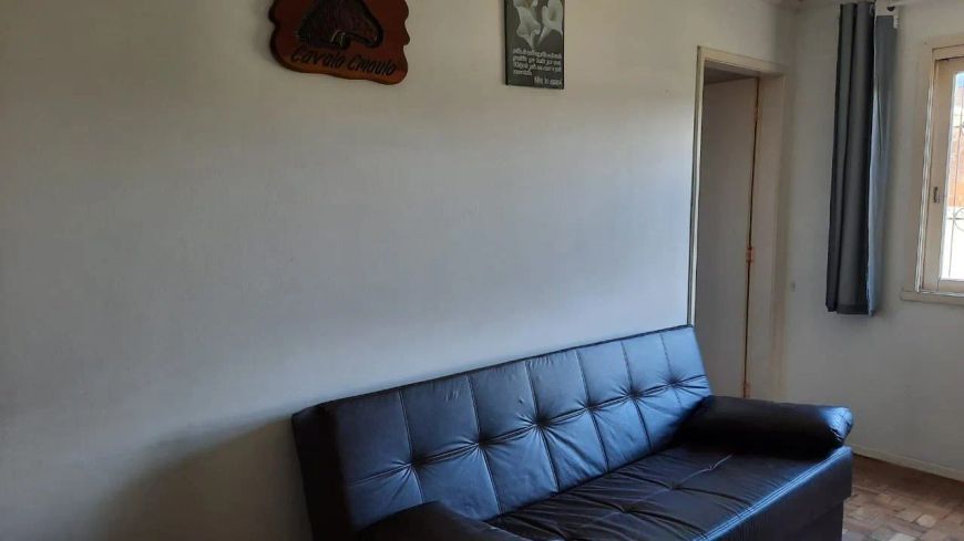 Apartamento à venda no Centro de Pelotas, RS: 2 dormitórios, 1 banheiro, varanda, copa, cozinha, de