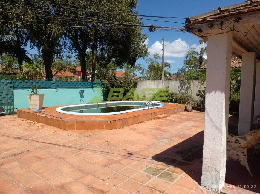 Ampla Casa de 3 Dormitórios com Suíte no Laranjal