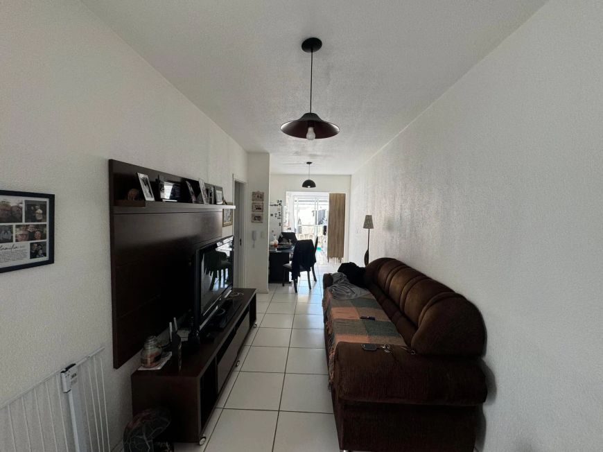 Casa à Venda no Moradas Club II, Pelotas, RS: 2 Suítes, Casa com aumento - Cozinha, Aceita Pets, Co