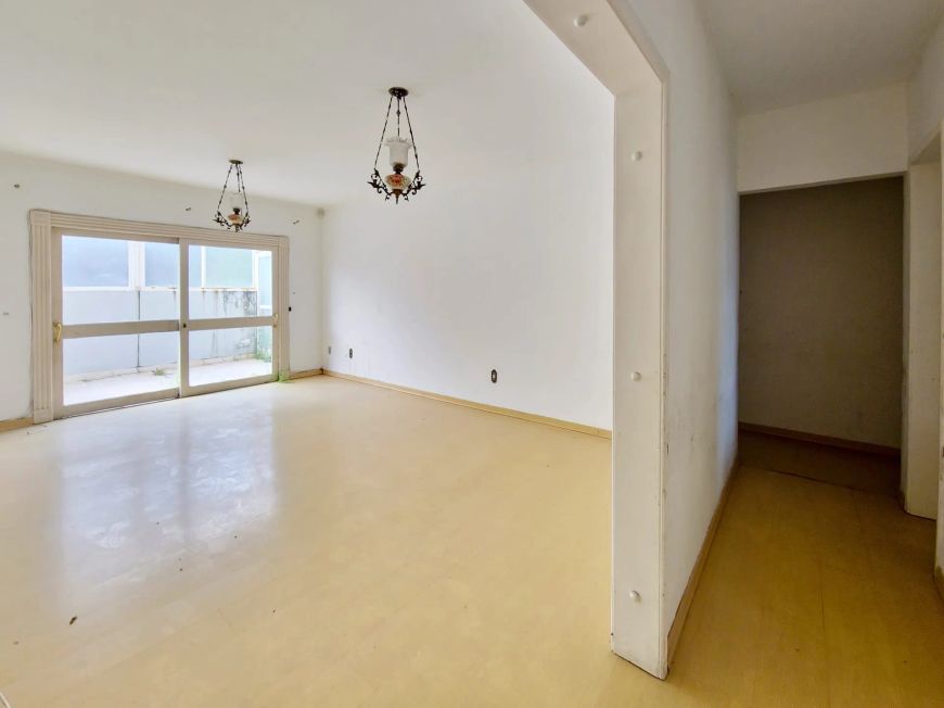 Apartamento com 3 dormitórios à venda por R$ 480.000 no Centro em Pelotas/RS Agende sua visita! UP