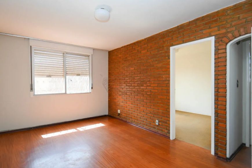 Apartamento de 1 Dormitório no Edifício Dona Tereza: Conforto e Iluminação no Centro