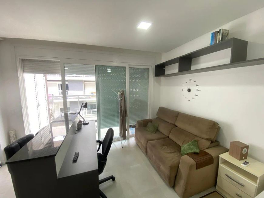 Loft decorado à venda no Centro de Pelotas, 44,94m², 1 dormitório, 1 banheiro, ar-condicionado, sac