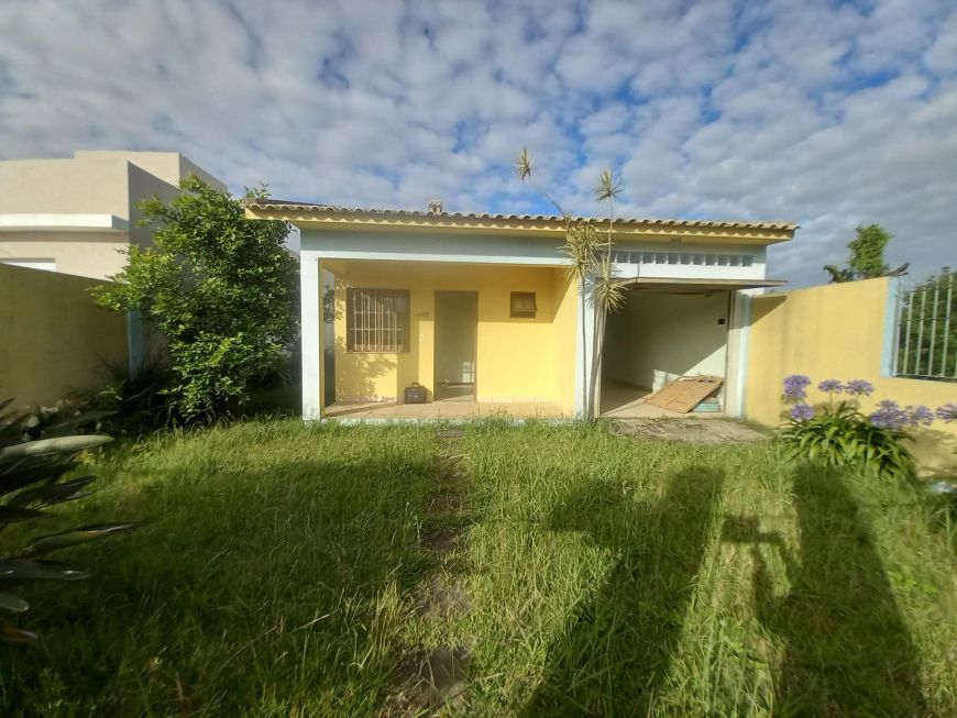 Casa à venda em Três Vendas, Pelotas, RS, 300 m² de terreno, 100 m² de área útil, 3 dormitórios, 2