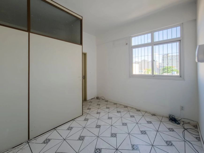 Sala, 25 m² - venda por R$ 96.000 ou aluguel por R$ 705/mês no Centro em Pelotas/RS. Agende sua vis