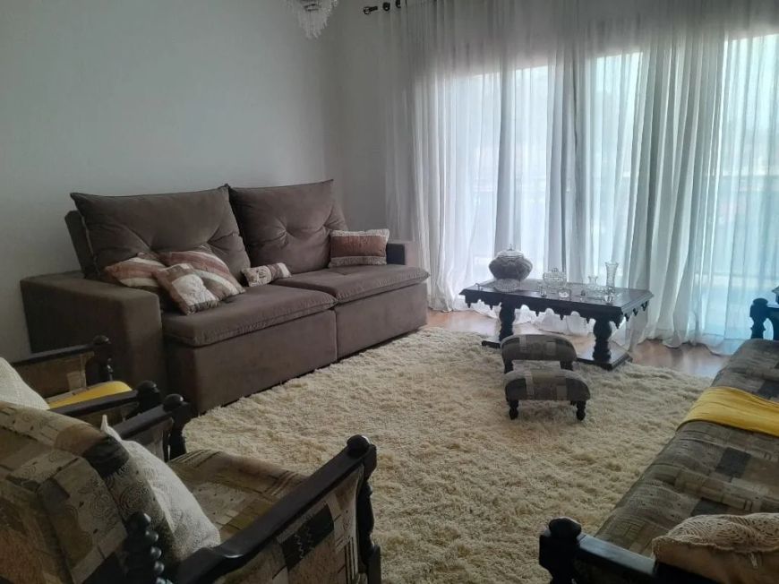 Amplo sobrado com 5 dormitórios à venda, excelente ponto comercial - Três Vendas - Pelotas/RS