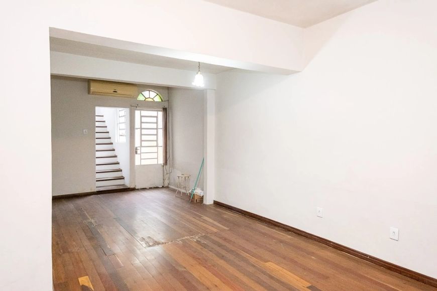 Casa à venda, Centro, Pelotas, RS, 300m², 5 dormitórios, 3 banheiros, 7 lavabos, 2 vagas, ar-condic