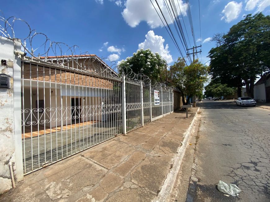 Térrea para venda possui 194 metros quadrados com 3 quartos em Aeroviário - Goiânia - GO
