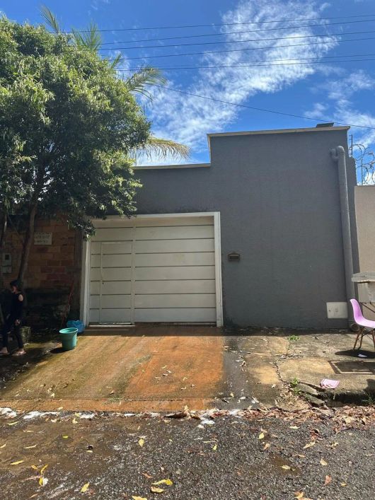 Térrea para venda possui 288 metros quadrados com 3 quartos em Residencial Santa Fé I - Goiânia - GO