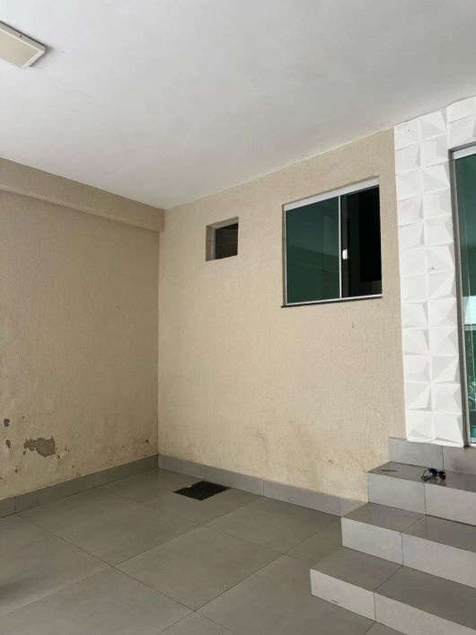 Térrea para venda possui 288 metros quadrados com 3 quartos em Residencial Santa Fé I - Goiânia - GO