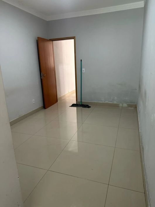 Térrea para venda possui 288 metros quadrados com 3 quartos em Residencial Santa Fé I - Goiânia - GO