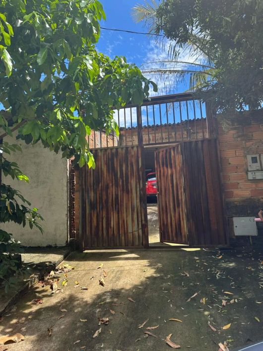 Térrea para venda possui 288 metros quadrados com 3 quartos em Residencial Santa Fé I - Goiânia - GO