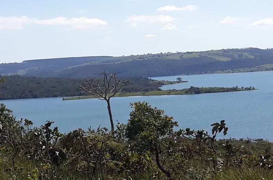 Lote, 1000m2 ás margens do Lago.