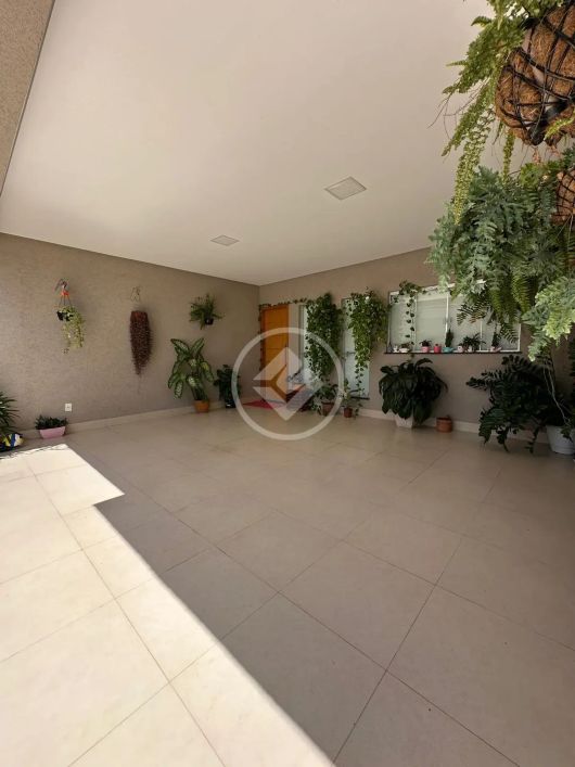 Casa com 3 quartos sendo 1 suíte no Setor Moinho dos Ventos. codigo: 113515