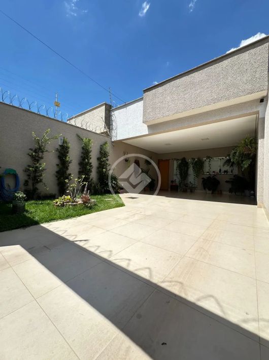 Casa com 3 quartos sendo 1 suíte no Setor Moinho dos Ventos. codigo: 113515