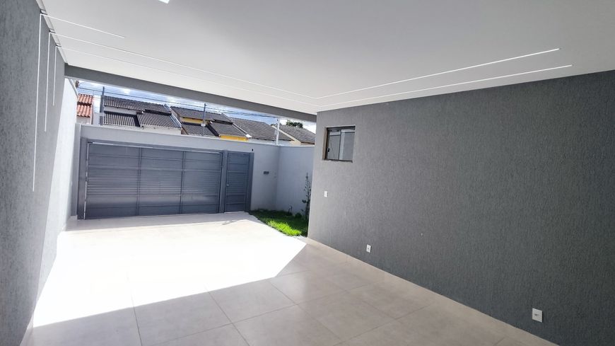 Vende casa de Três suítes plenas e piscina no Jardim Atlântico