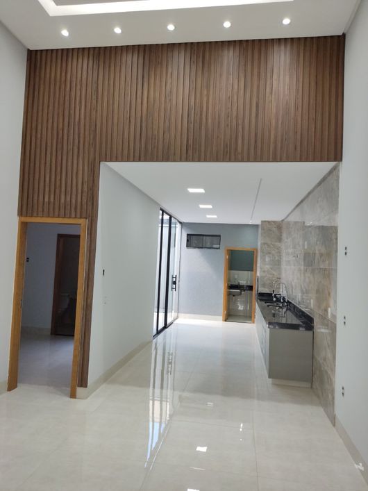 Vende casa de Três suítes plenas e piscina no Jardim Atlântico