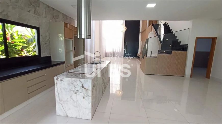 Conforto e Sofisticação te esperam nesta casa com 4 suítes no Condomínio do Lago