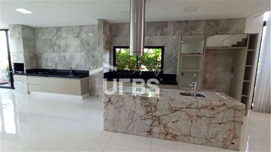 Conforto e Sofisticação te esperam nesta casa com 4 suítes no Condomínio do Lago