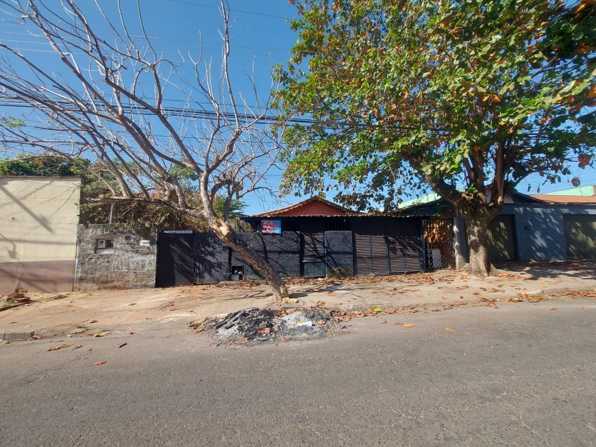 Lote 420 m² no Setor Candida de Morais ao lado da Praça da Paz Ótima Localização