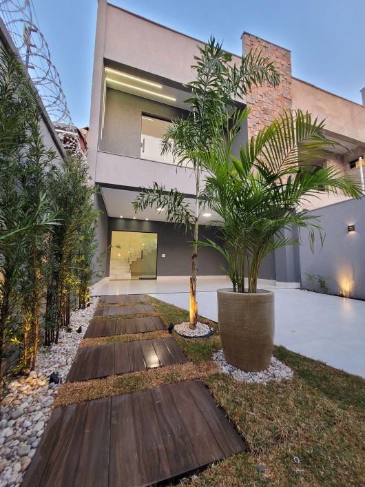 Sobrado para venda tem 147 metros quadrados com 3 quartos em Residencial Sevilha - Goiânia - GO