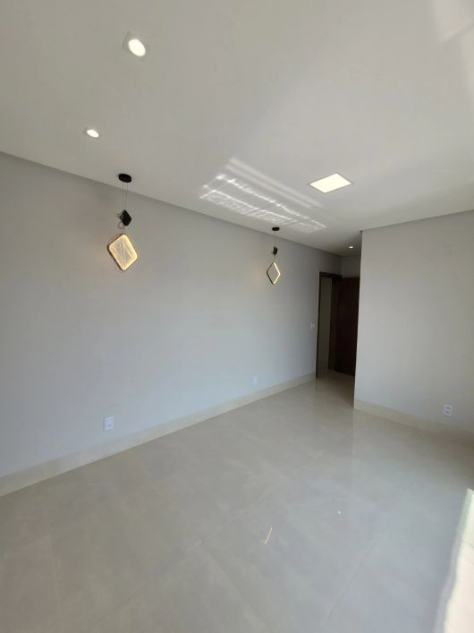 Sobrado para venda tem 147 metros quadrados com 3 quartos em Residencial Sevilha - Goiânia - GO